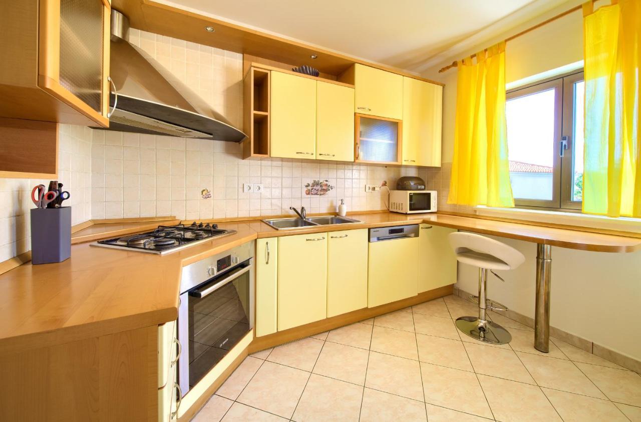 Apartment Lidija Krk Town Eksteriør bilde